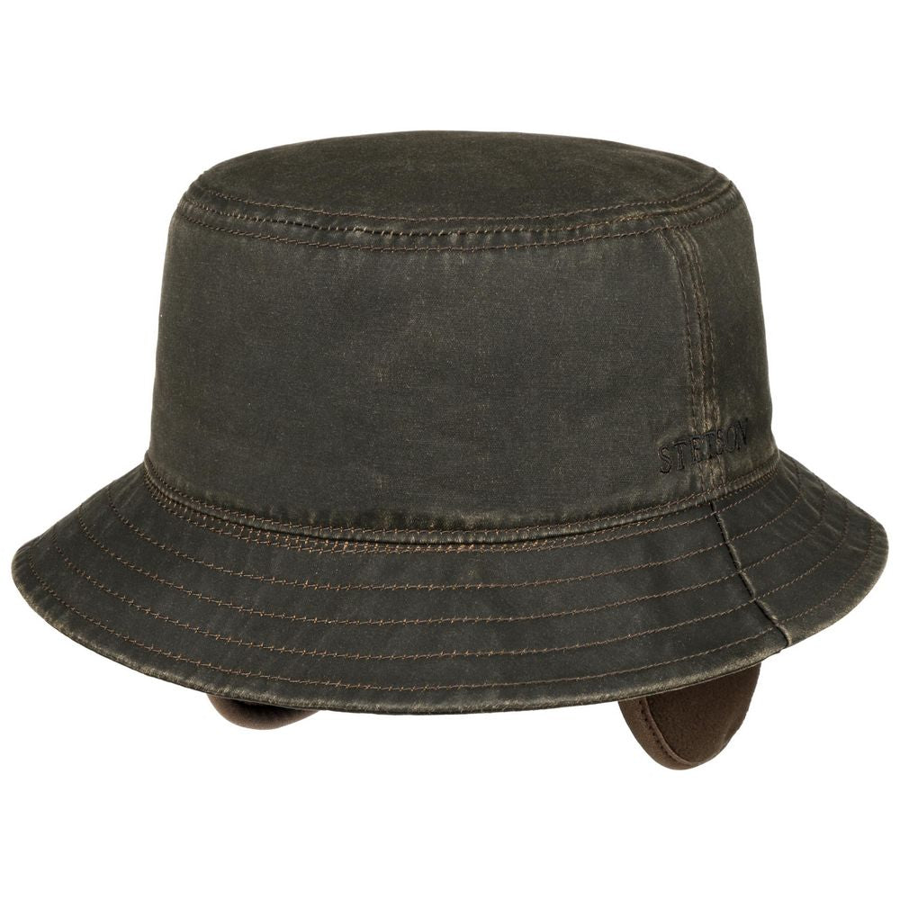 Stetson CO/PES Bucket Hat with Ear Flaps - Brunt Oilskins Look - Bucket Hat fra Stetson hos The Prince Webshop