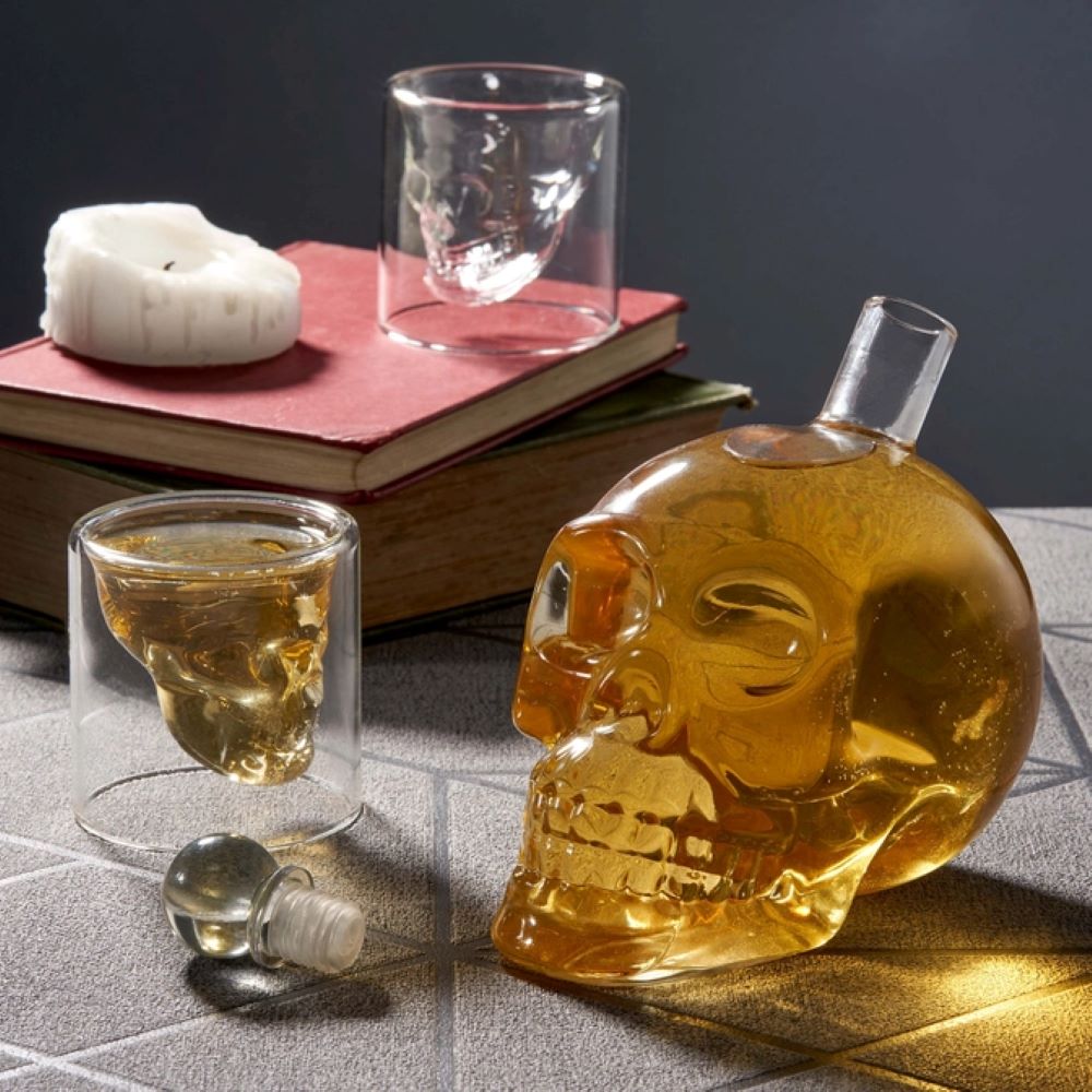 Oak &amp; Steel - Skull Whiskey Decanter Set - Carafe + 6 Shot Glass