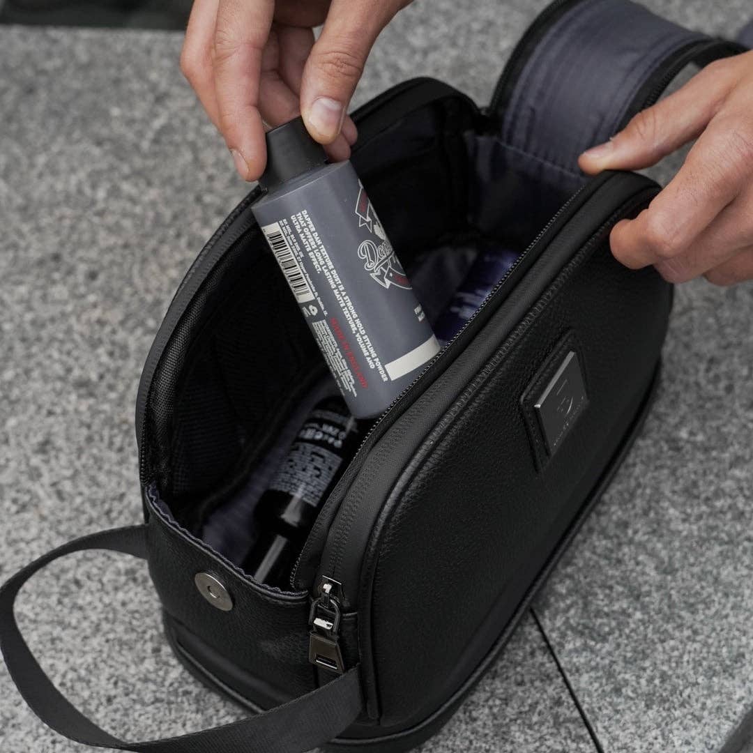 Stor rejsetaske til toiletartikler med magnetlås - 2 farver