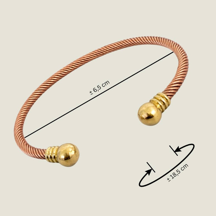 Kobber- og messingflettet klemarmbånd med endekugler