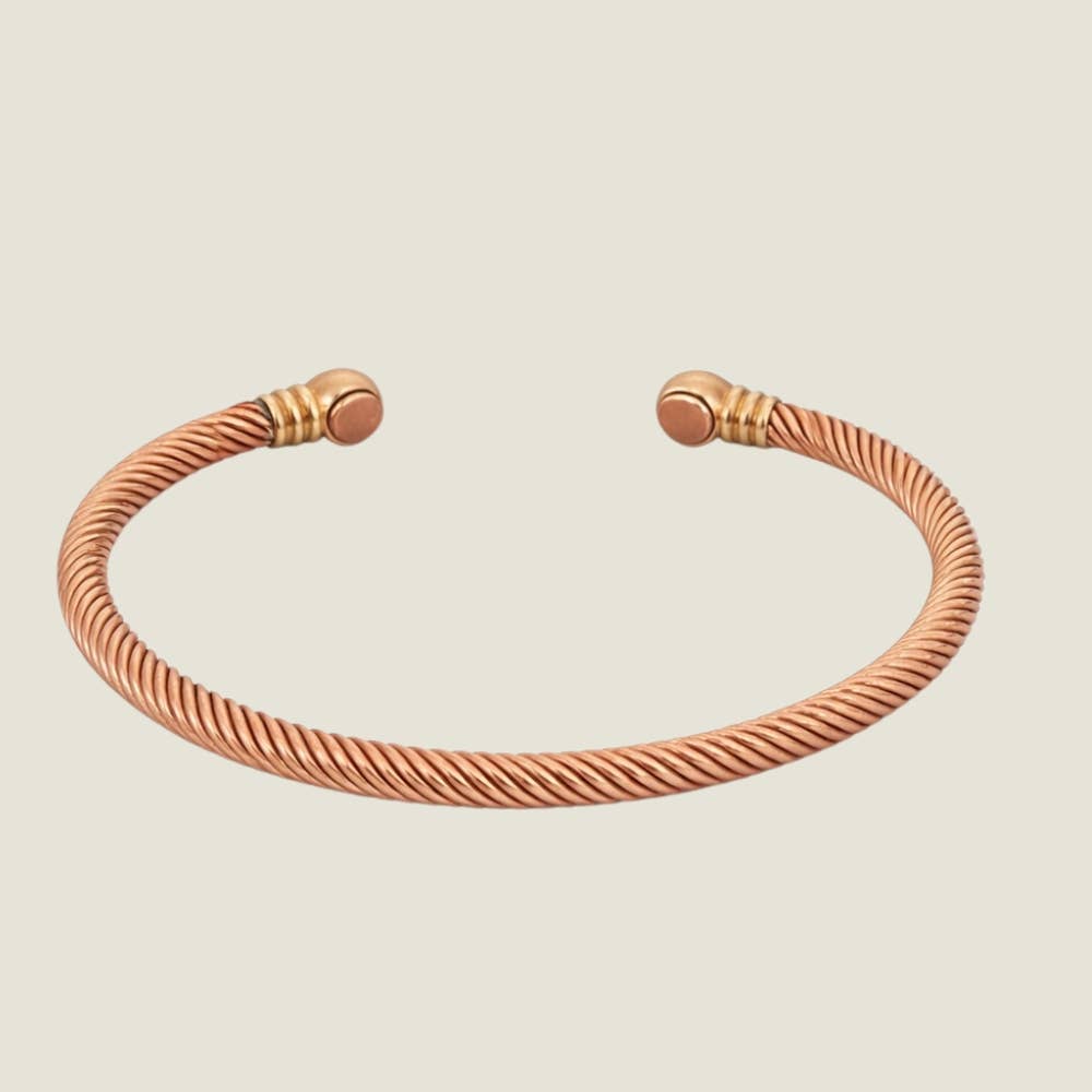Kobber- og messingflettet klemarmbånd med endekugler