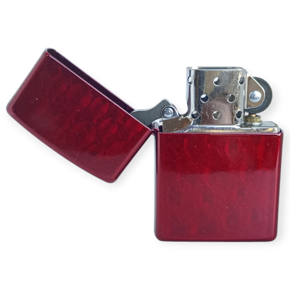 Zippo 60004598 Candy Apple Red Iced Flames Lighter - Zippo Lighter fra Zippo hos The Prince Webshop
