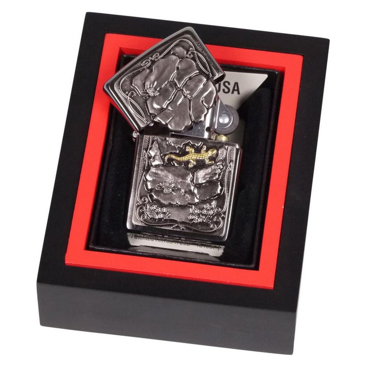 Zippo Lizard Trick 2 Lighter in Black/Red Wooden Box