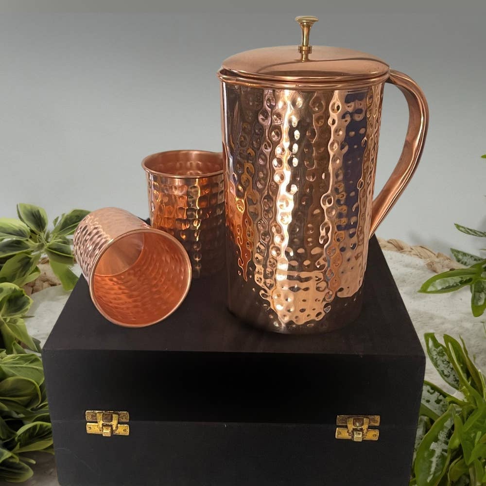 Ren kobbersæt af kande hamret ± 1,5 liter med 2 krus - Bartender Gear fra Ayurveda Specialist B.V. hos The Prince Webshop