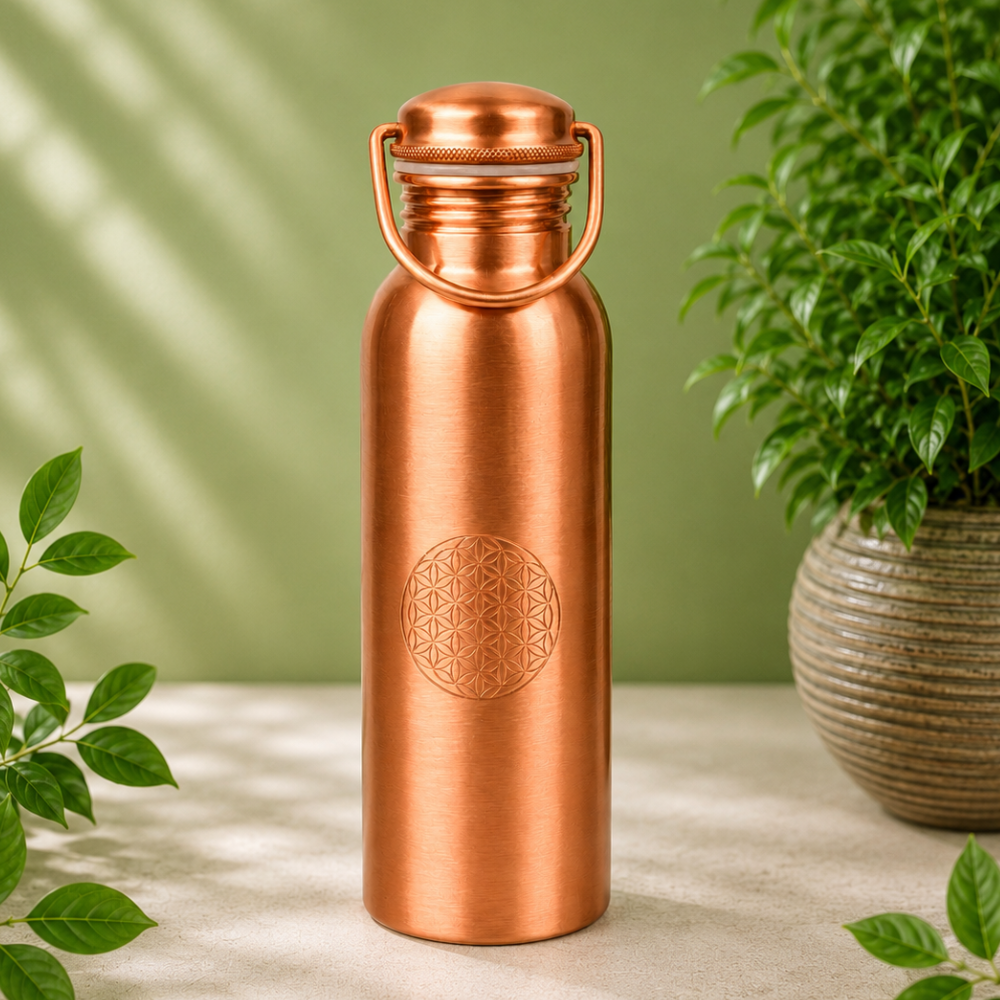 Ren kobbervandsflaske Livets blomst med håndtag – 750 ml -  fra Ayurveda Specialist B.V. hos The Prince Webshop