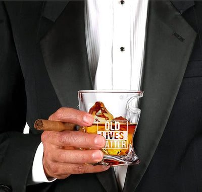 2 Stk Cigar Holder Glas - Old Lives Matter Whiskey Tumbler - Whiskey Glas fra Bezrat Barware USA hos The Prince Webshop