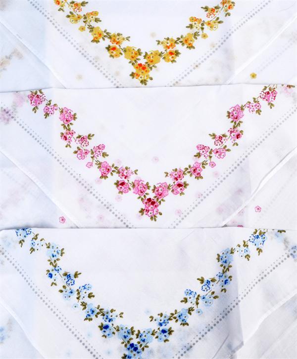 6 stk. Hvide Blomstrede Dame Lommetørklæder i 100% Bomuld - Lommetørklæde fra Selini N.Y. hos The Prince Webshop