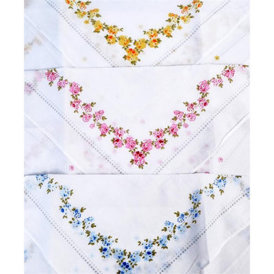 3 stk. Hvide Blomster Dame Lommetørklæder i 100% Bomuld - Dekor 1 - Lommetørklæde fra Selini N.Y. hos The Prince Webshop