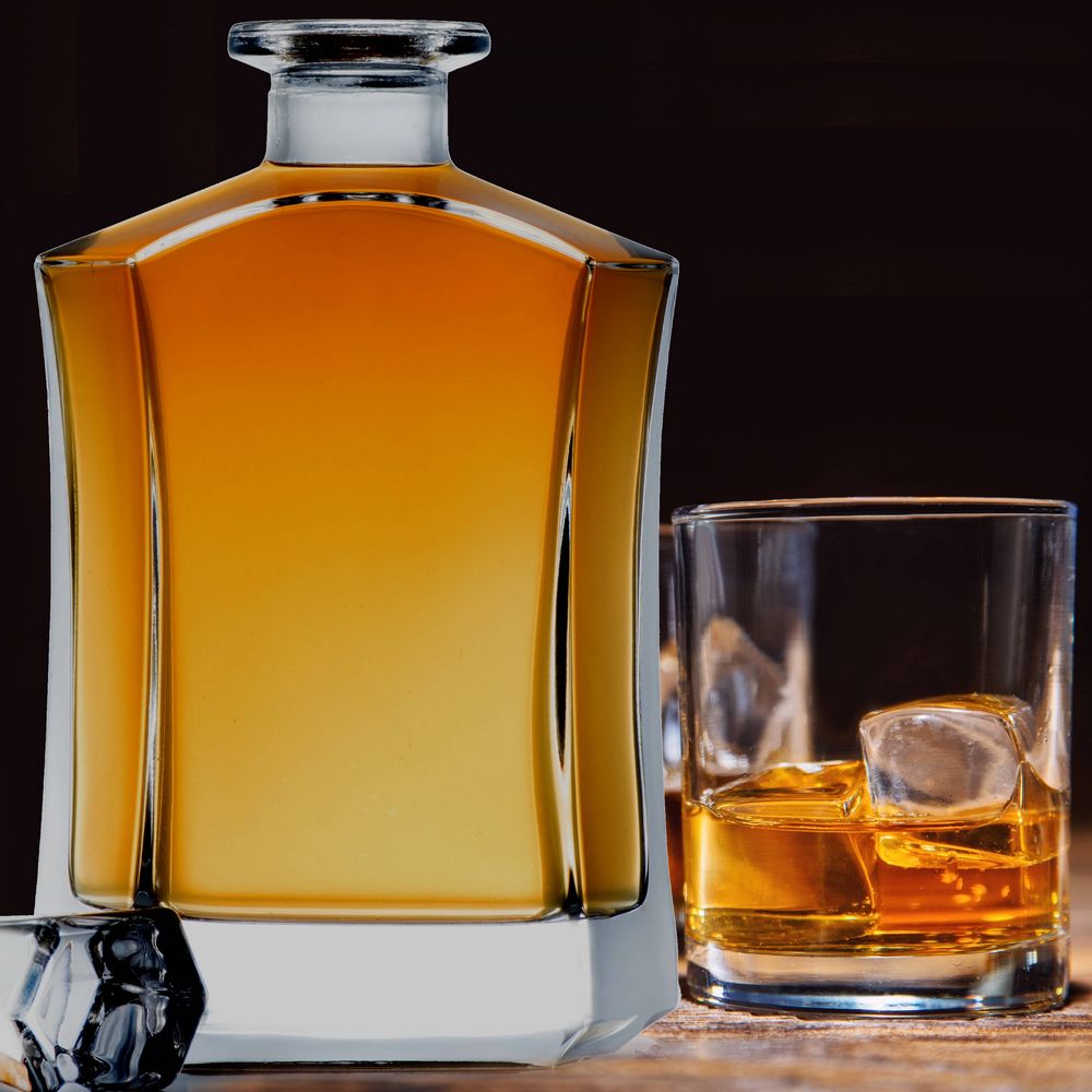 Whiskey Karaffel med Lufttæt Glasprop - Whiskey Karaffel fra Bezrat Barware USA hos The Prince Webshop