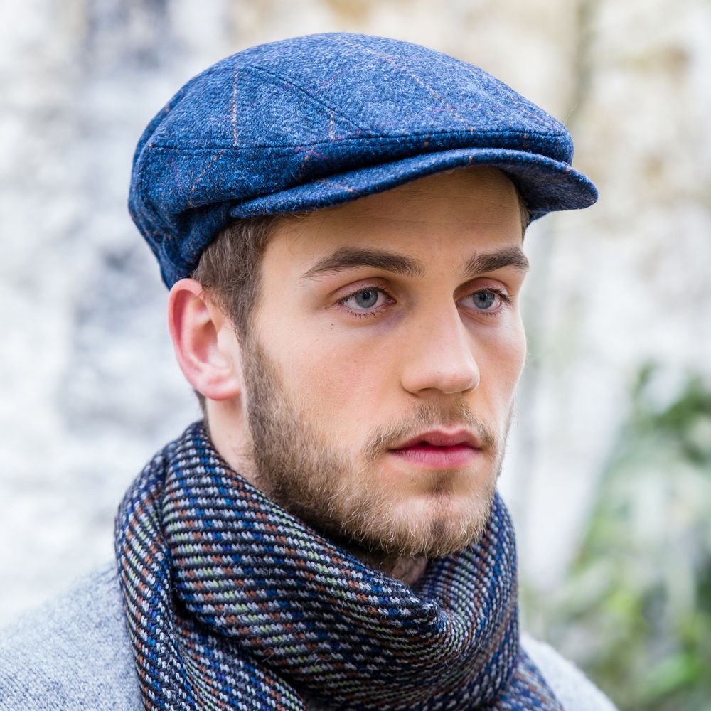 Mucros Tweed No. 34 Blå Kerry Herringbone Flat Cap - Flat Cap fra Mucros Weavers Killarney hos The Prince Webshop